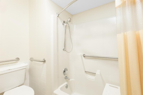 Days Inn by Wyndham Des Moines Merle Hay image 9